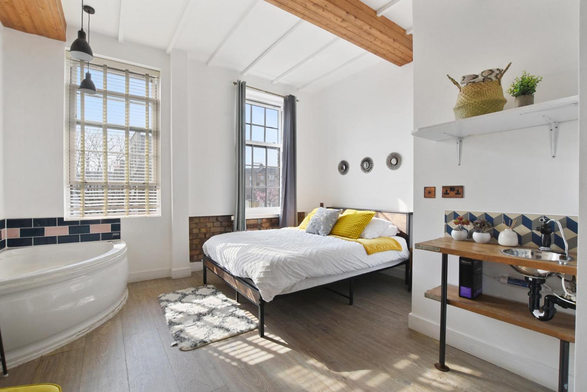Angel Townhouse 3*